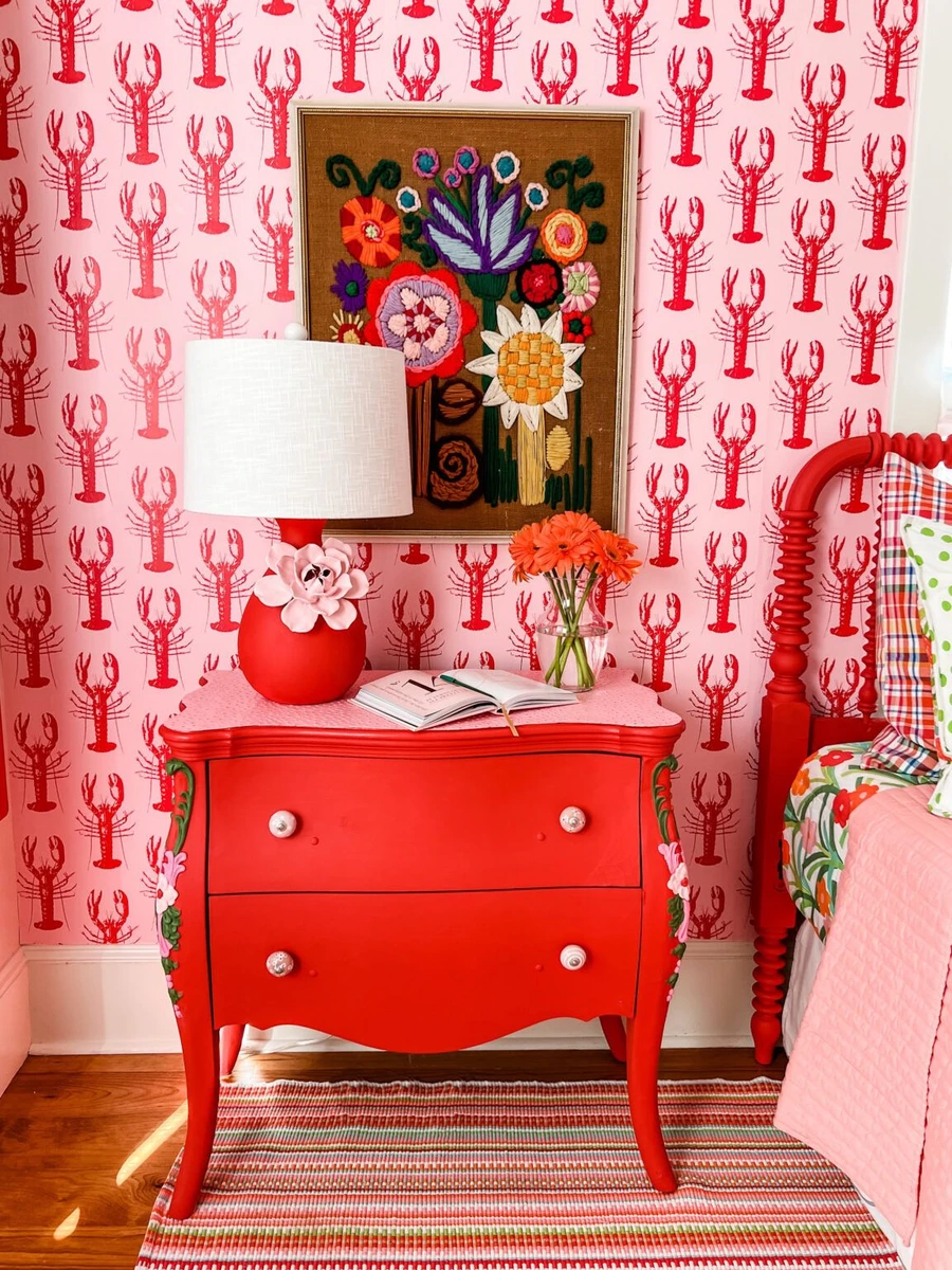 Спальня с розовыми стенами