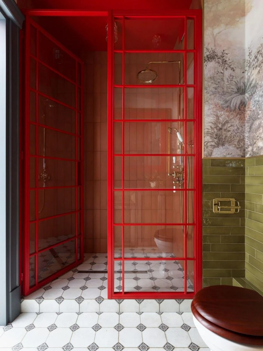 Дизайн душевой в красном цвете